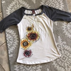 Super cute T-shirt So Sik   Sz Medium